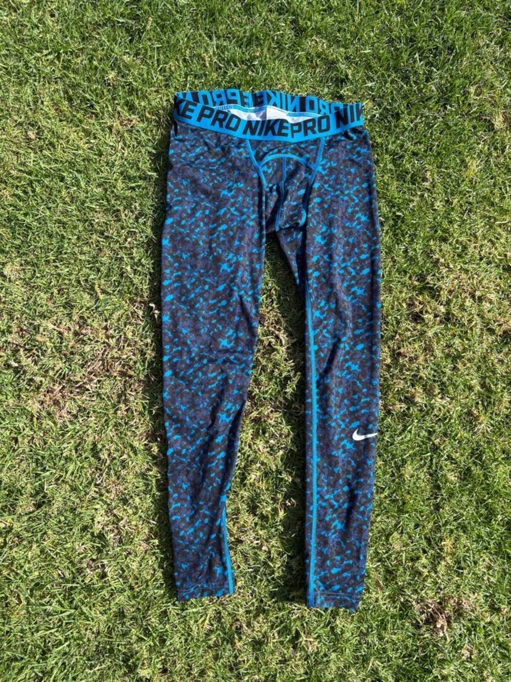 Nike Black and Blue Patterned Compression Leggings